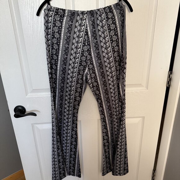 Shein Paisley Flared Leggings - Picture 2 of 3